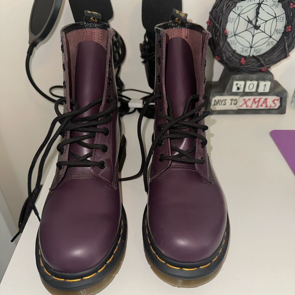 1460 smooth leather lace up boots